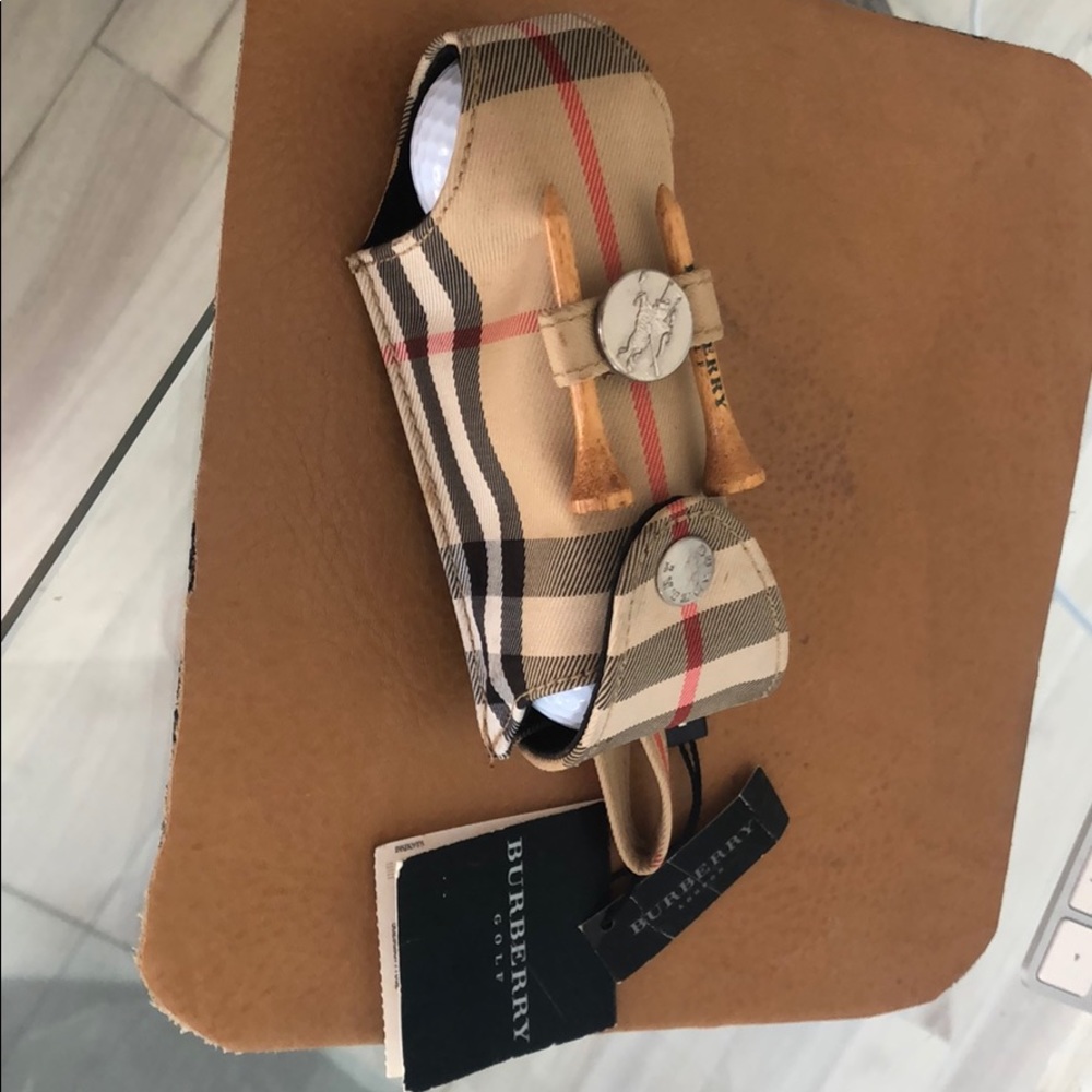 Burberry new golf ball holder- great gift